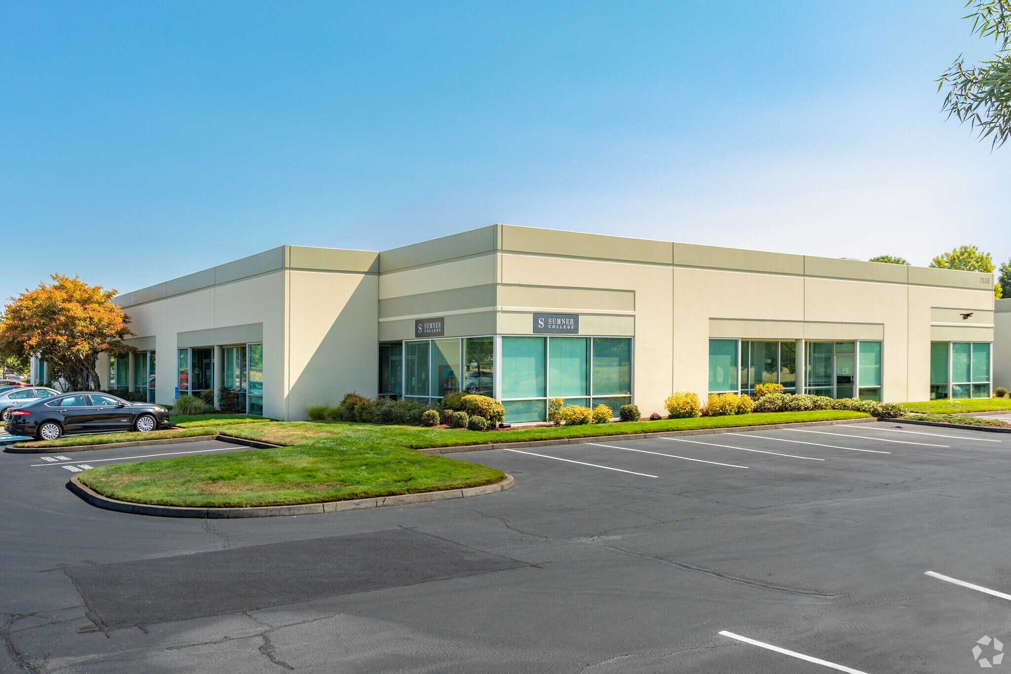 7535 NE Ambassador Pl, Portland, OR for sale Primary Photo- Image 1 of 5