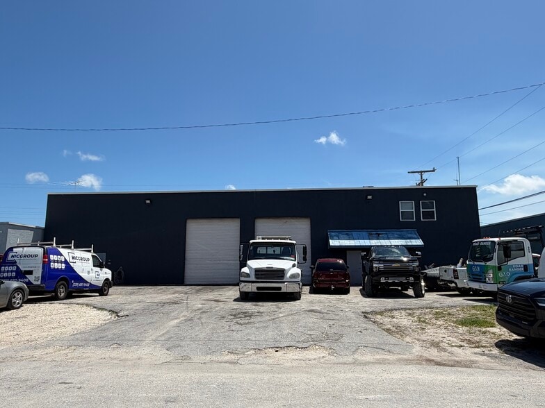 10460 SW 187th Ter, Miami, FL à vendre - Photo du bâtiment - Image 3 de 23