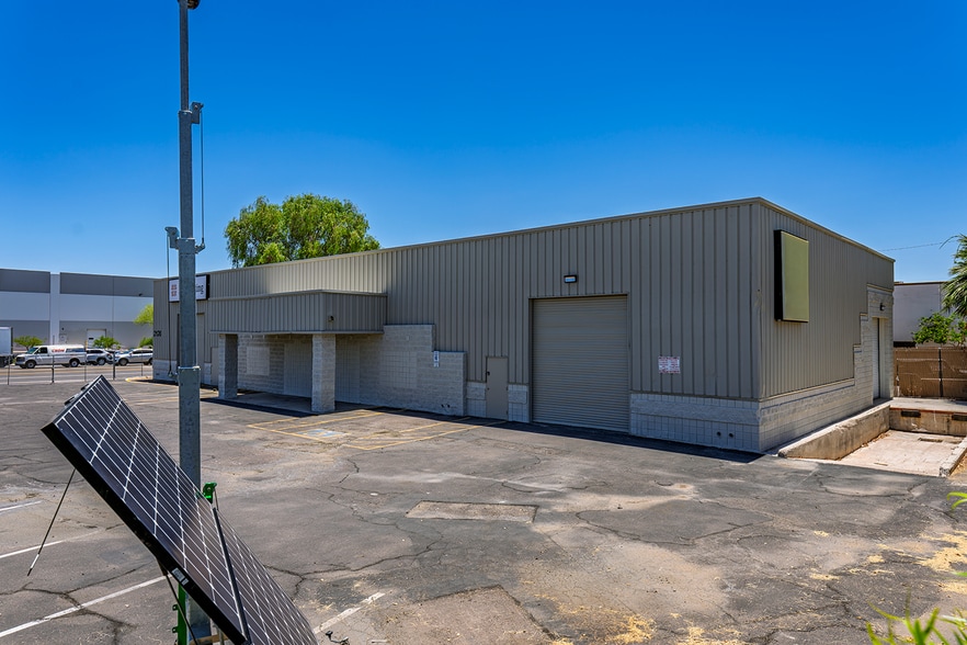 2120 S 7th St, Phoenix, AZ for lease - Building Photo - Image 2 of 6
