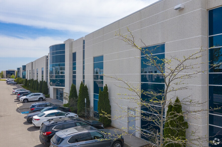 159 Don Hillock Dr, Aurora, ON for lease - Building Photo - Image 2 of 12