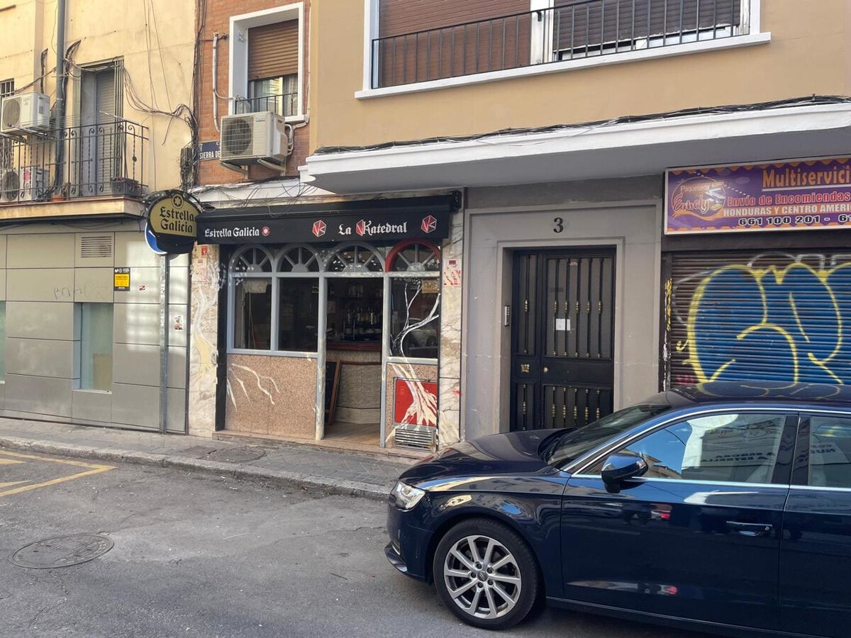 Madrid, MAD 28038 - Unit IZ - - Interior Photo - Image 1 of 15