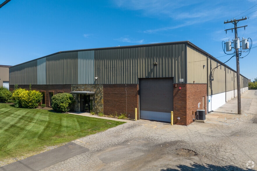 8400 Ronda Dr, Canton, MI for lease - Primary Photo - Image 1 of 38