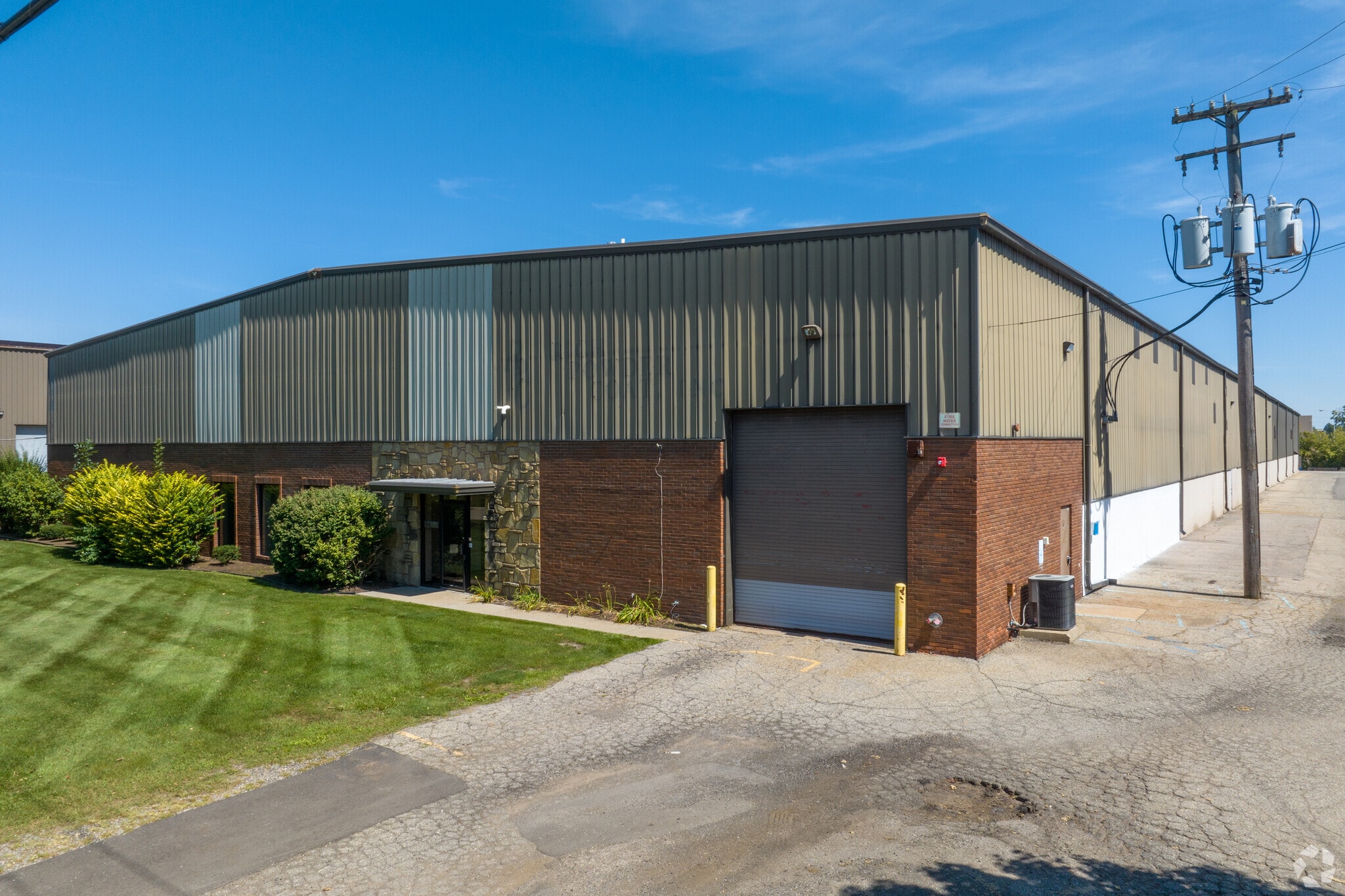 Ronda Drive Industrial Park portefeuille de 4 propriétés à vendre sur LoopNet.ca Photo principale- Image 1 de 45