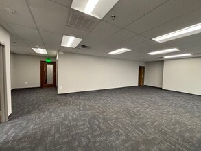 2 Commerce Dr, Bedford, NH for lease Building Photo- Image 2 of 8