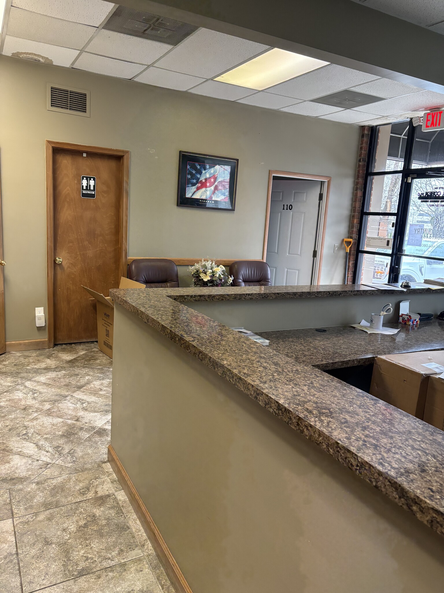 8200 Old 13 Mile Rd, Warren, MI à louer Photo intérieure- Image 1 de 4