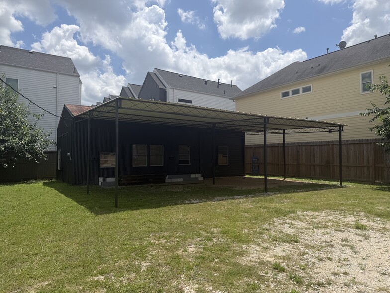 1114 W 18th St, Houston, TX à louer - Photo du bâtiment - Image 1 de 5