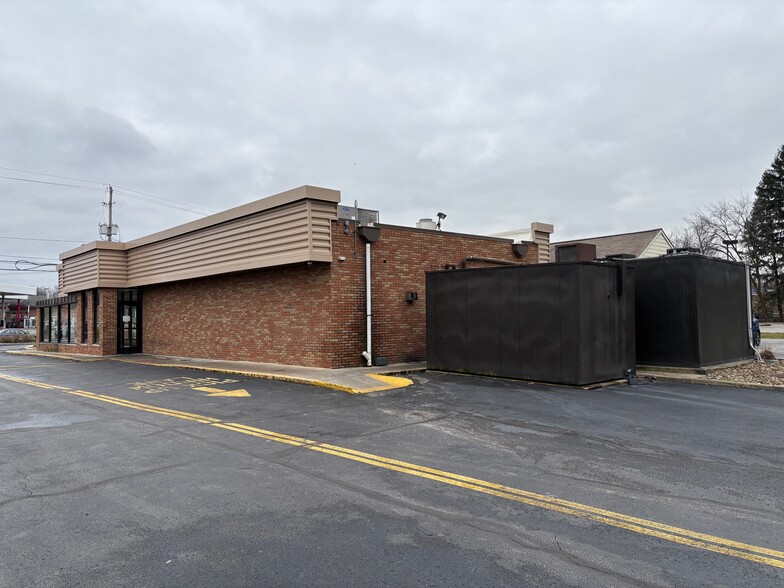 1266 Canton Rd, Akron, OH for lease - Building Photo - Image 2 of 9