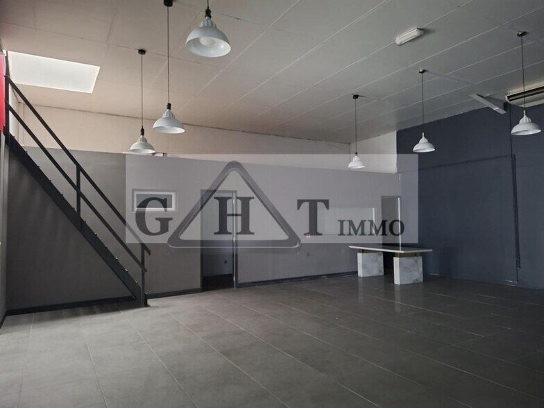 Industrial in Saint-Maximin for lease - Interior Photo - Image 3 of 3