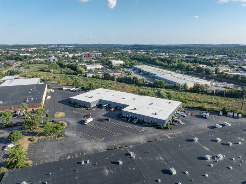96 Commerce Way, Woburn, MA for lease - Building Photo - Image 3 of 5