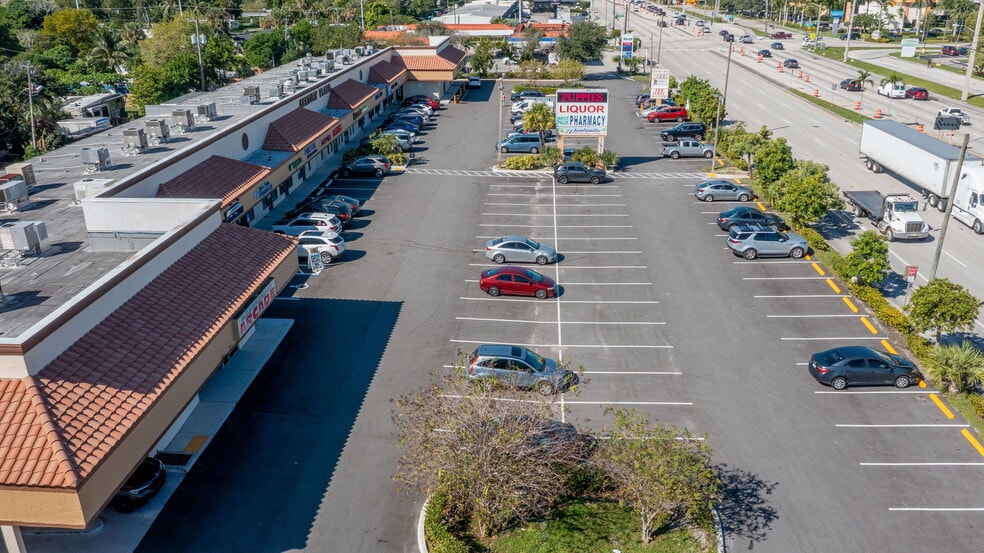 5750-5784 Okeechobee Blvd, West Palm Beach, FL for lease - Building Photo - Image 3 of 27