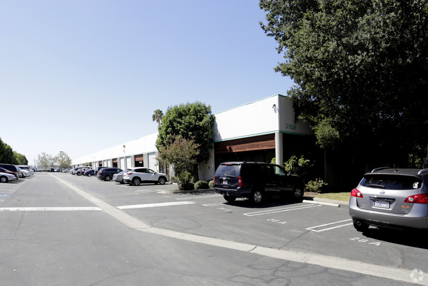 21828 Lassen St, Chatsworth, CA for lease - Primary Photo - Image 1 of 3