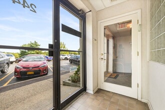 236-246 N Main St, New City, NY à louer Photo intérieure- Image 2 de 34