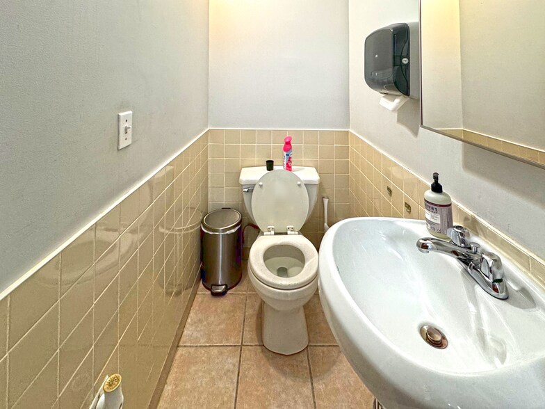 15 Ocean Ave, Brooklyn, NY for lease - Building Photo - Image 3 of 9