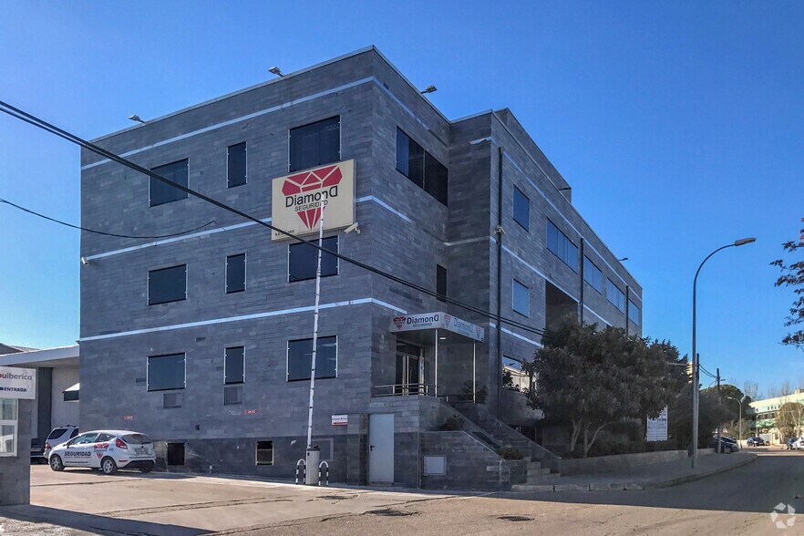 Calle Llanos de Jerez, 22, Coslada, Madrid à vendre - Photo du bâtiment - Image 2 de 2