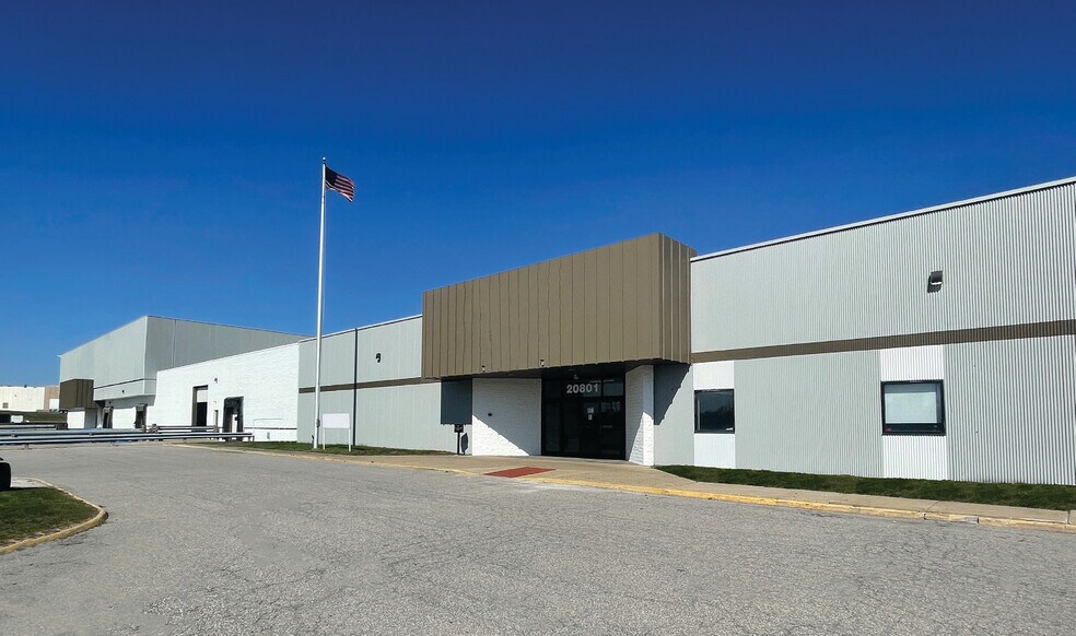 20801 Miles Rd, North Randall, OH à louer - Photo du bâtiment - Image 2 de 4