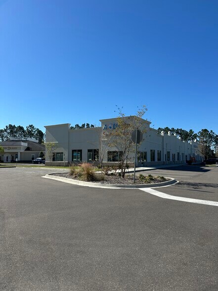 2276 Village Square Pky, Fleming Island, FL à louer - Photo du bâtiment - Image 2 de 17