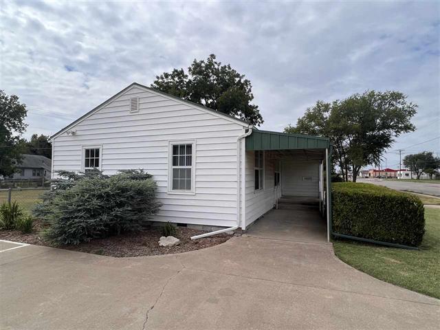 735 W Doolin Ave, Blackwell, OK à vendre - Photo du b timent - Image 2 de 9