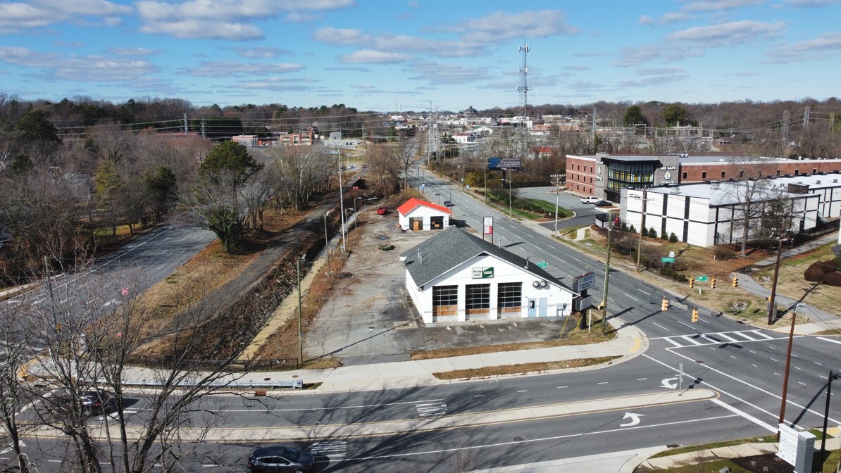 1013 Battleground Ave, Greensboro, NC for lease Building Photo- Image 1 of 5