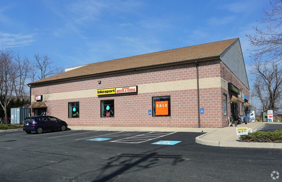325 W Main St, Collegeville, PA for sale - Building Photo - Image 2 of 3