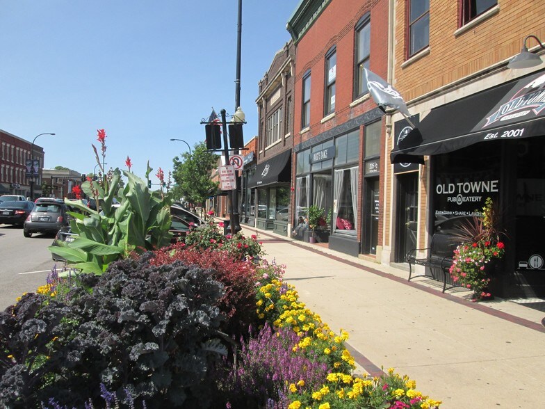 205 W State St, Geneva, IL à louer - Photo du bâtiment - Image 2 de 22