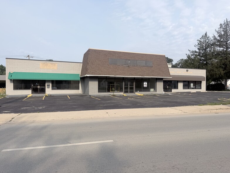 305-325 S Kennedy Dr, Bradley, IL for lease - Building Photo - Image 2 of 8