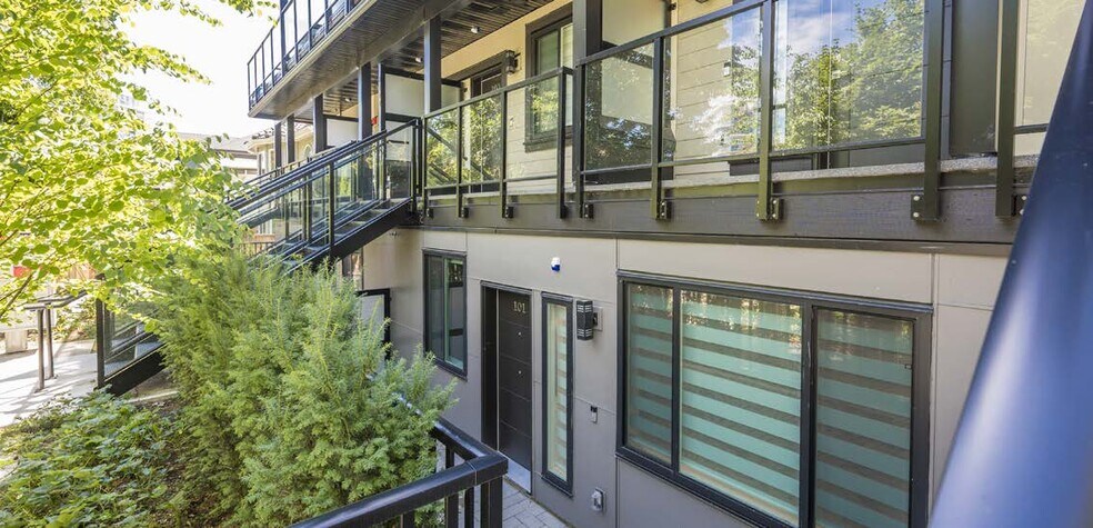 2122 32nd Av E, Vancouver, BC à vendre - Photo du bâtiment - Image 2 de 4