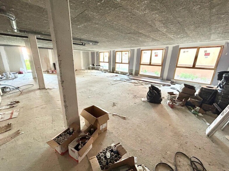 Route De La Chasse Royale, Vaucresson for lease - Interior Photo - Image 1 of 7