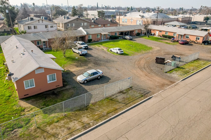 2702-2720 E Hedges Ave, Fresno, CA for sale - Primary Photo - Image 1 of 9