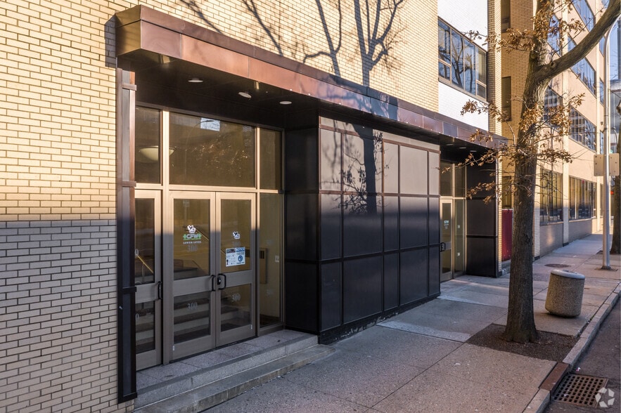 300 Hamilton Ave, White Plains, NY à louer - Photo du bâtiment - Image 3 de 4