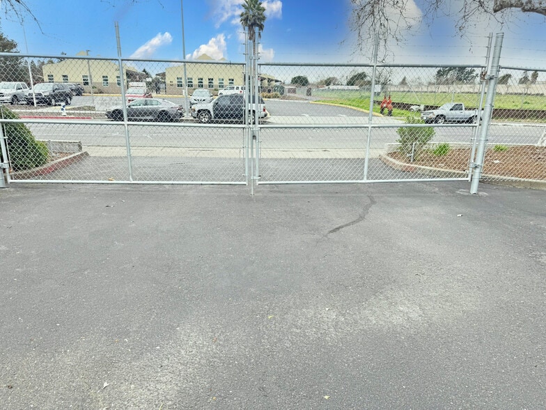 3250 Dutton Ave, Santa Rosa, CA for lease - Building Photo - Image 3 of 4