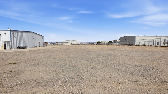 Plus de détails pour 9253 Cassia Rd, Adelanto, CA - Industriel à louer