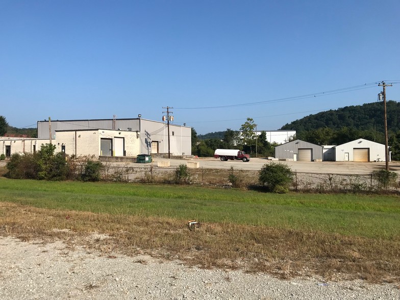 533 Industrial Park Rd, Smock, PA for sale - Building Photo - Image 1 of 1