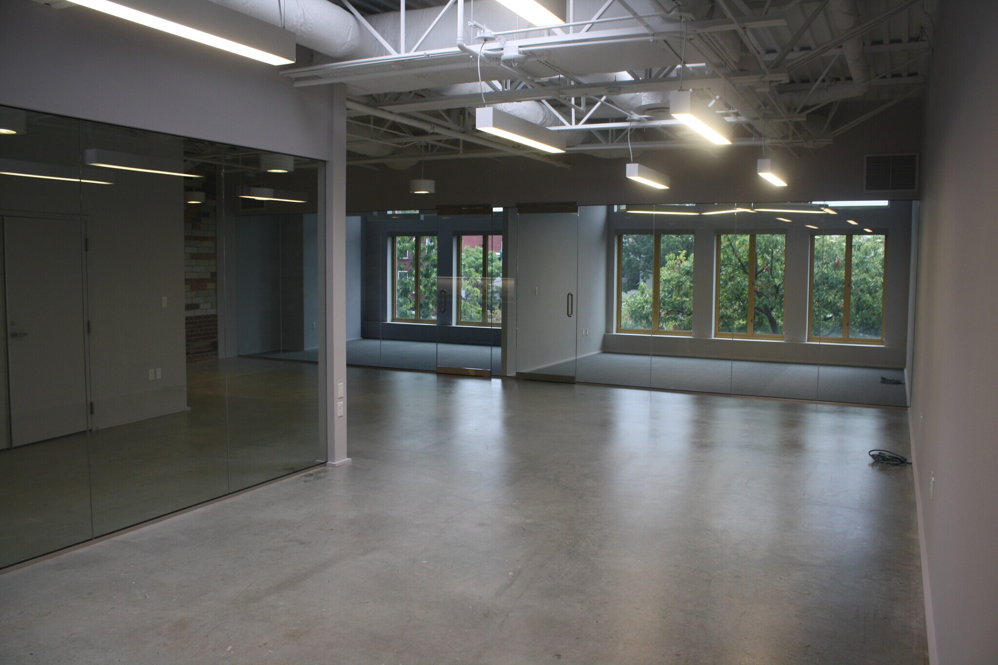 660 Pennsylvania Ave SE, Washington, DC for lease Interior Photo- Image 1 of 4