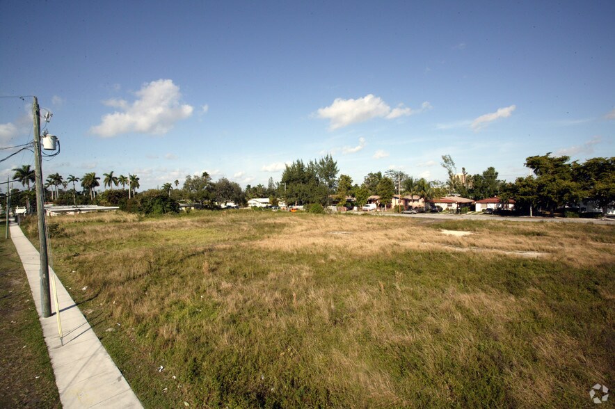 11620 Biscayne Blvd, Miami, FL à louer - Photo du bâtiment - Image 3 de 19