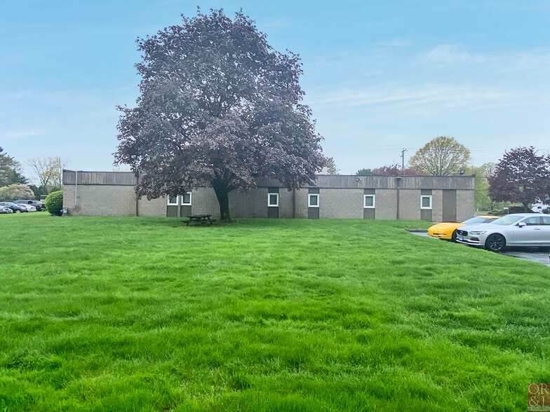 851 Marshall Phelps Rd, Windsor, CT à louer - Photo du bâtiment - Image 2 de 12