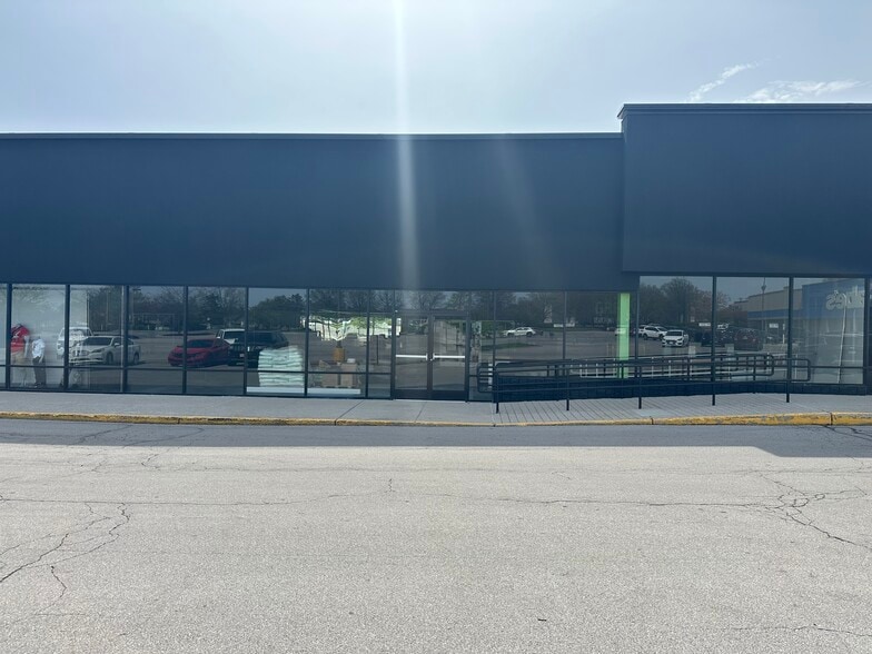 3166-3180 Richmond Rd, Lexington, KY for lease - Building Photo - Image 1 of 16