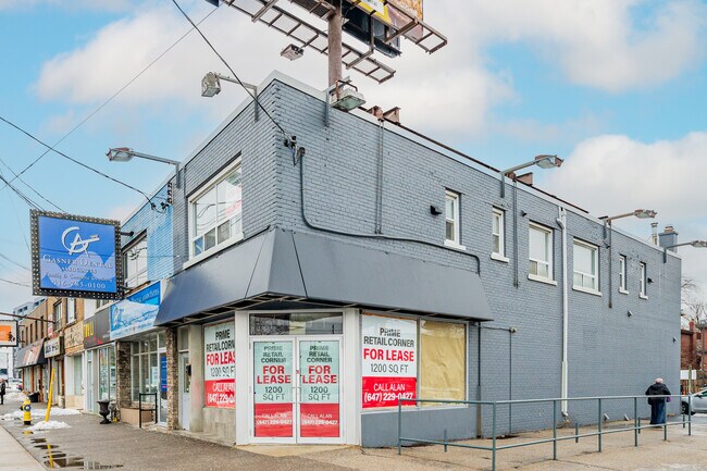 Plus de détails pour 3519 Bathurst St, Toronto, ON - Commerce de détail à louer