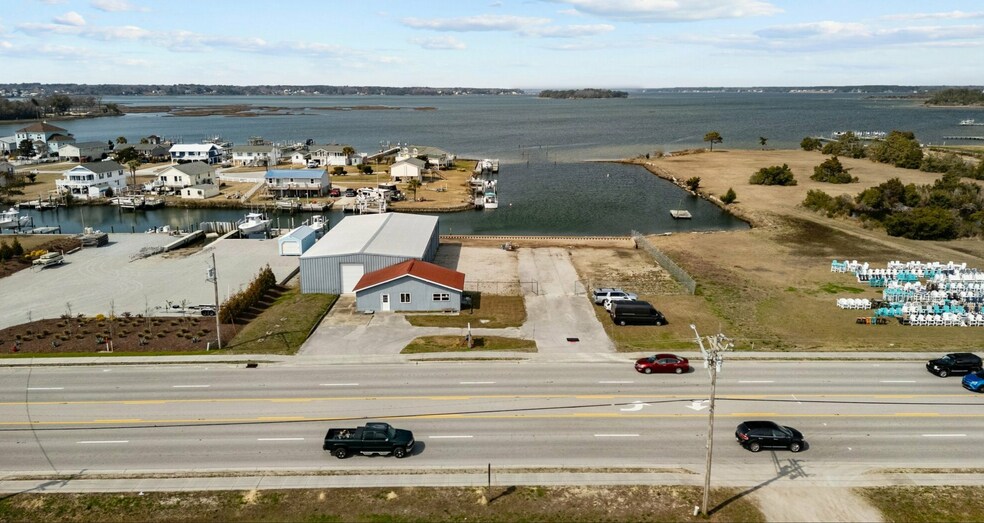 427 Cedar Point Blvd, Cedar Point, NC à vendre - Photo du bâtiment - Image 3 de 9