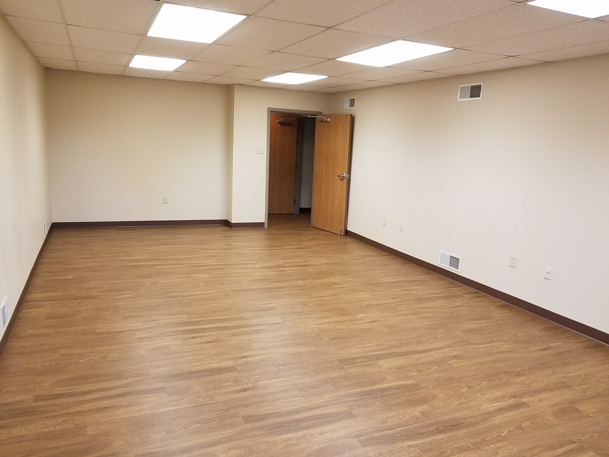 302 Fitz Henry Rd, Smithton, PA for lease Interior Photo- Image 1 of 9