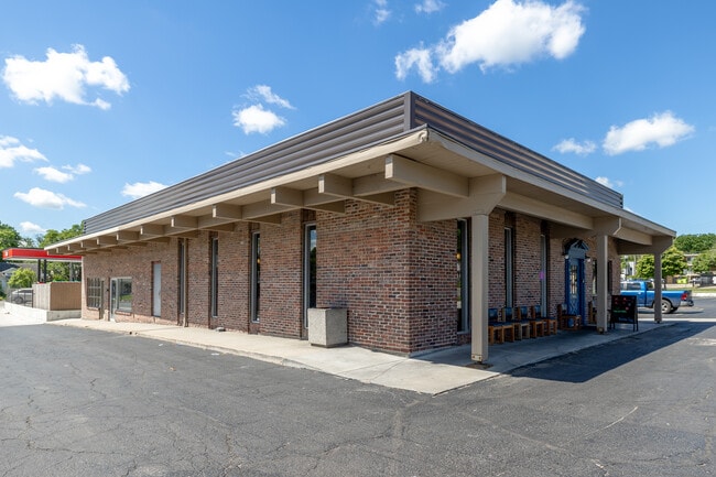 More details for Turnkey Cash Flow With Upside Potential – Retail for Auction, Topeka, KS
