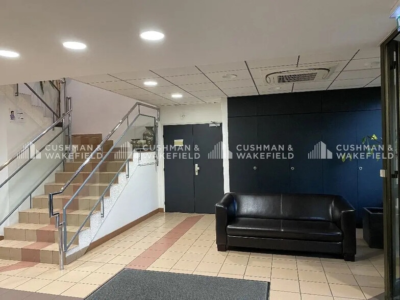 Bureau dans Lingolsheim à louer - Hall d’entrée - Image 2 de 3