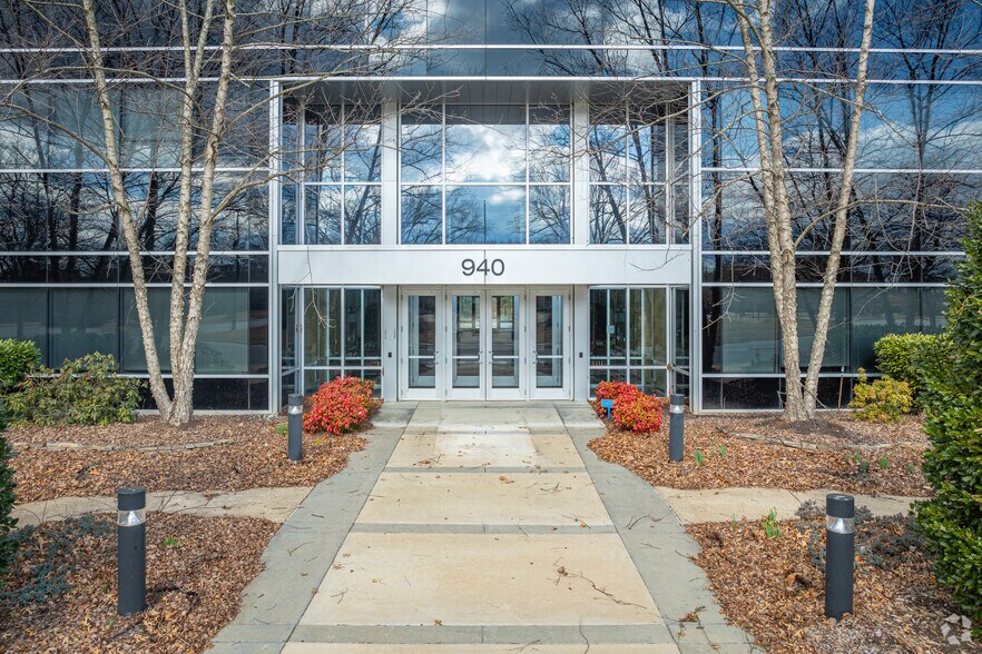 940 Ridgebrook Rd, Sparks, MD à louer - Photo du bâtiment - Image 2 de 7
