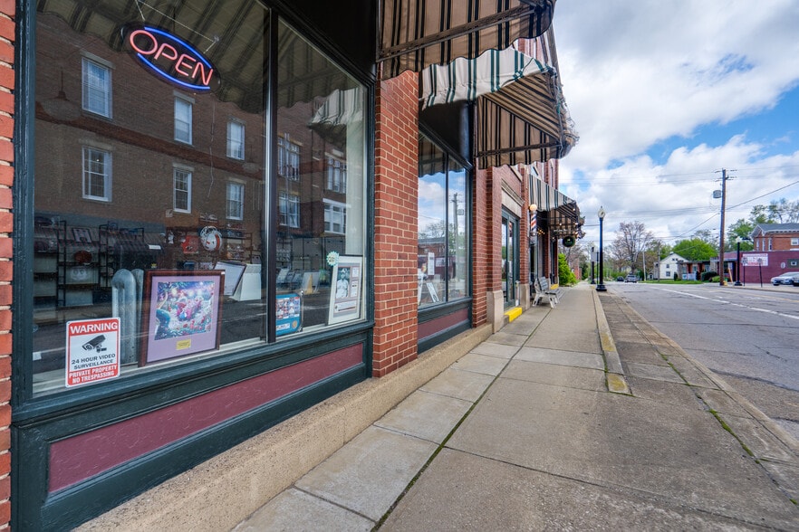 121-127 E Main St, Ravenna, OH à vendre - Photo du bâtiment - Image 3 de 53