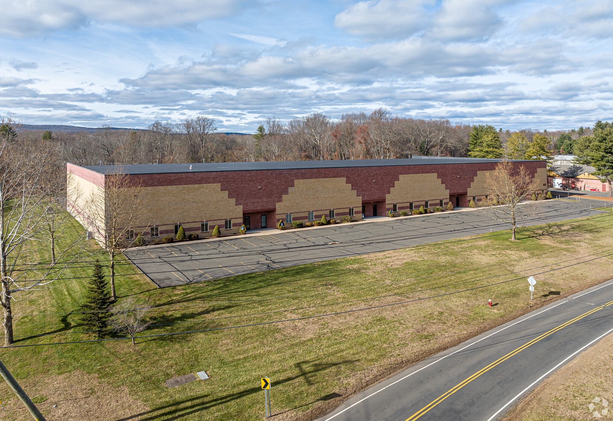 95 W Dudley Town Rd, Bloomfield, CT for lease Primary Photo- Image 1 of 7