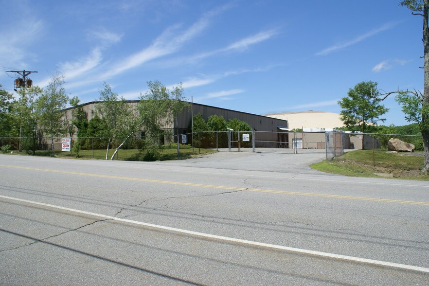 1140 Airport Rd, Fall River, MA à louer - Photo principale - Image 1 de 1