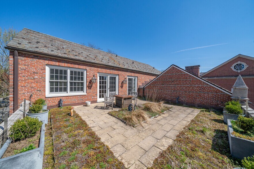 117 Pondfield Rd, Bronxville, NY à vendre - Photo du bâtiment - Image 3 de 12