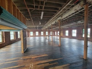100 Pleasant St, Dracut, MA for lease Interior Photo- Image 1 of 3