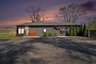 872 E Auburn Rd, Rochester Hills, MI à louer Photo intérieure- Image 1 de 21