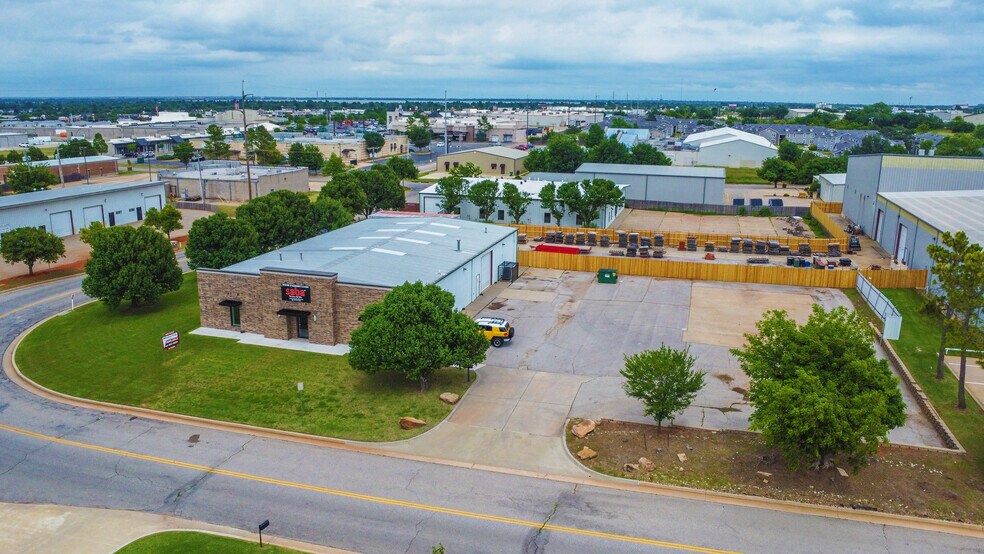 8200 Glade Ave, Oklahoma City, OK à louer - Photo du bâtiment - Image 3 de 3