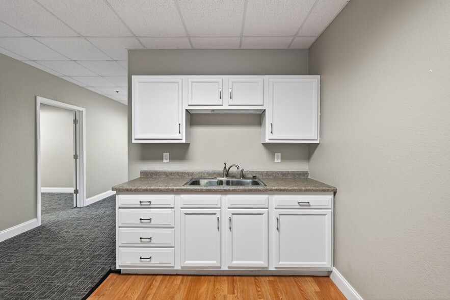 1063-1123 Weir Dr, Woodbury, MN for sale - Building Photo - Image 3 of 25